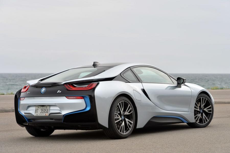  BMW i8 2014 года  (фото 120 из 180)